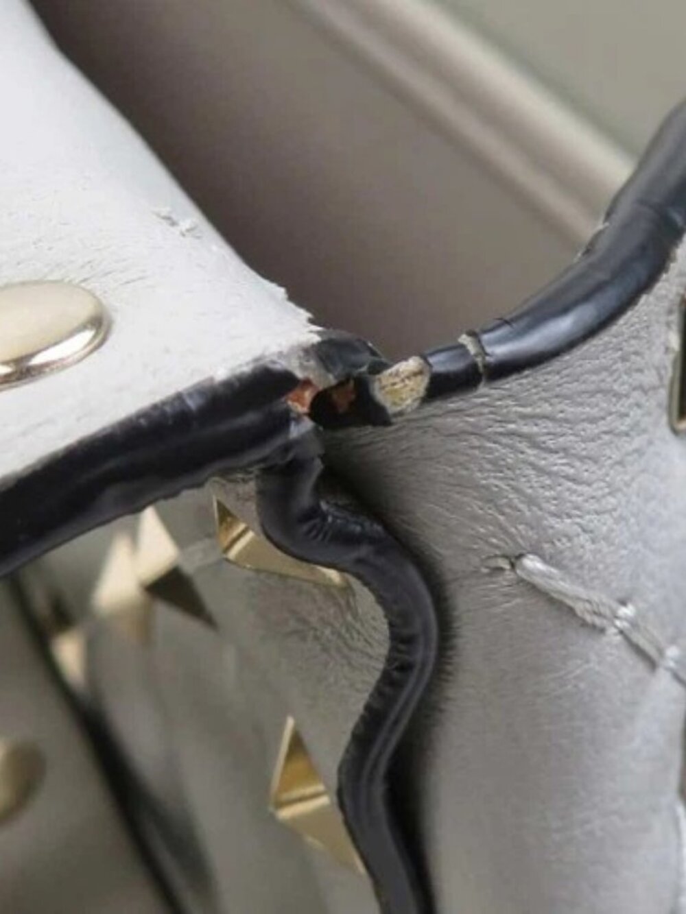Auth Valentino Garavani Rockstud Handbag Shoulder Bag Light Gray/Gold - e61152g - Picture 10 of 16